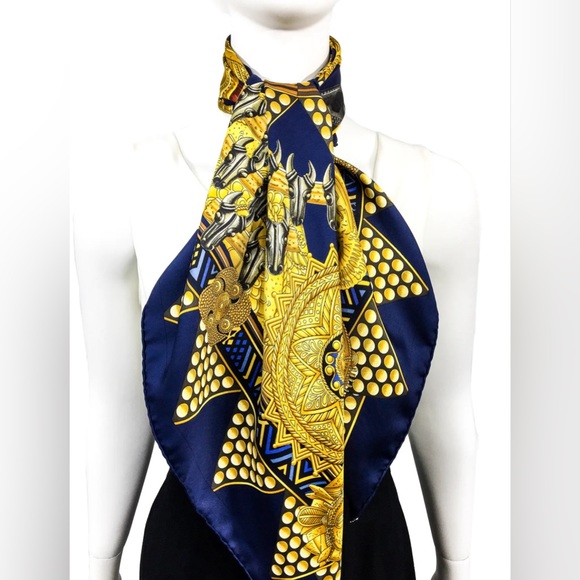 Hermès Scarf “L'or des Chefs” Navy & Gold 100% Silk Scarf ~ RARE! ~ Includes Box - Picture 10 of 16